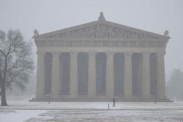 عاصفة ثلجية  في الحديقة المركزية في الولايات المتحدة 
