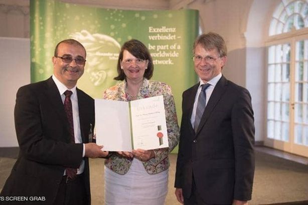 تكريم  العالم المصري  حسن حلمي