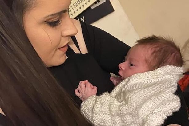 39494464-9284323-Jess_welcomed_her_son_Reuben_into_the_world_via_C_section_at_Glo-a-8_1613935700955-514x386