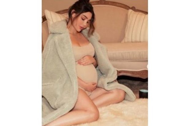 الفنانة-قمر-247x300