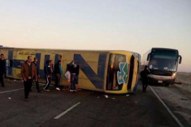 15 سيارة إسعاف لنقل مصابي حادث الزعفرانة