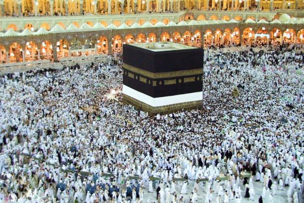 أصلي في الحرم مع أبي المتوفى