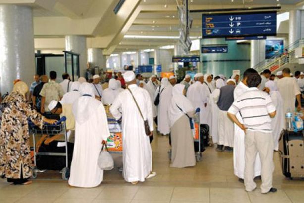 انطلاق أول رحلات موسم العمرة