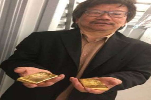 مهرب للثعابين