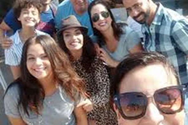 حنان المسعودي مع زملائها