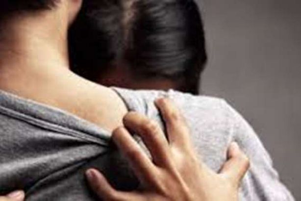 كورونا يكشف ليلته السرية مع عشيقته