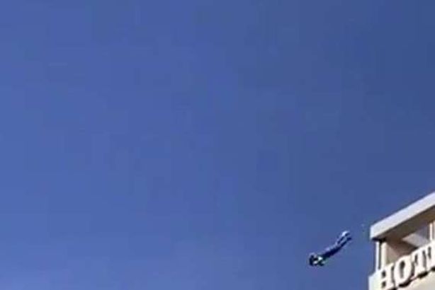 لحظة انتحار الشاب