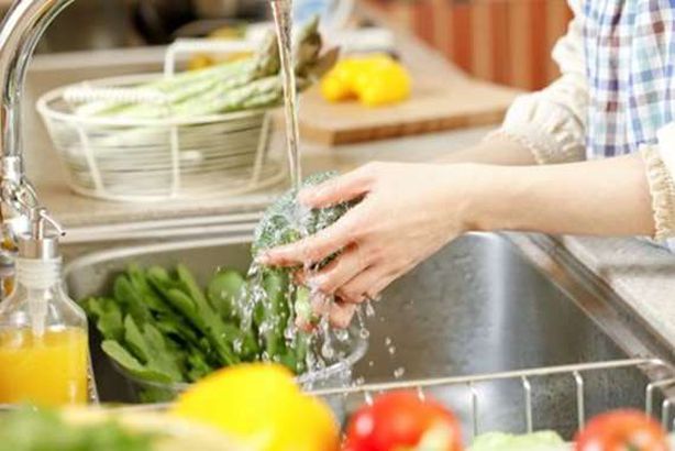 غسل الخضروات والفاكهة

