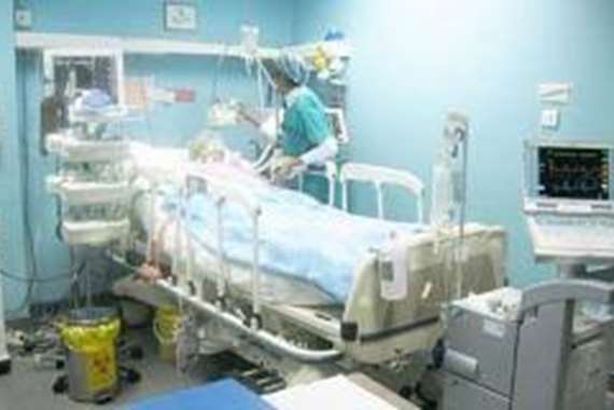 انهيار مفاجيء.. نقل فنان شهير إلى المستشفى