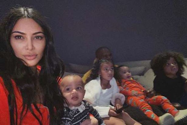 كيم كاراداشيان من داخل العزل : ساعدونا