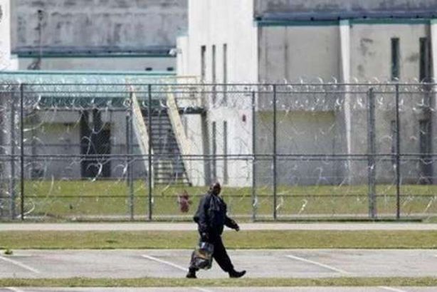 الافراج عن المساجين