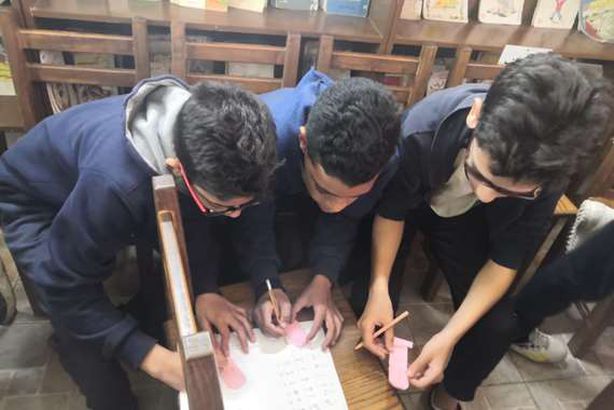 "الكتابة المصرية القديمة" في مكتبات مدارس المعاهد القومية

