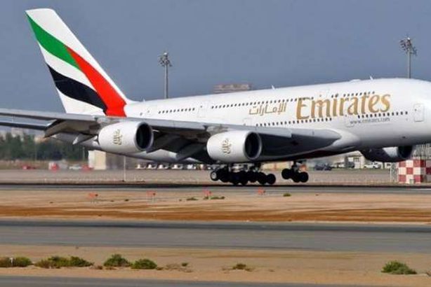 طائرة إماراتية