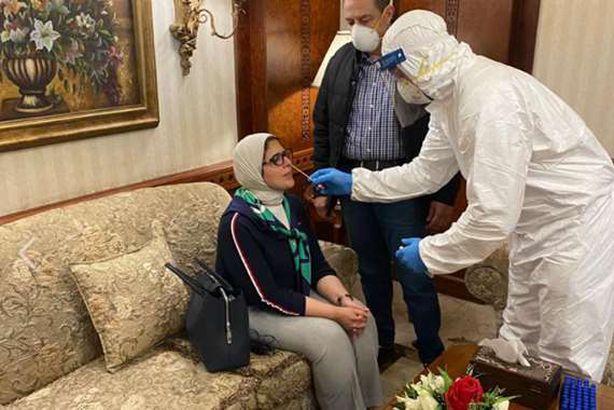 سحب عينات من وزيرة الصحة