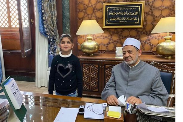شيخ الأزهر يستقبل الطفلة الفلسطينية النابغة سجى خِلَّة 
