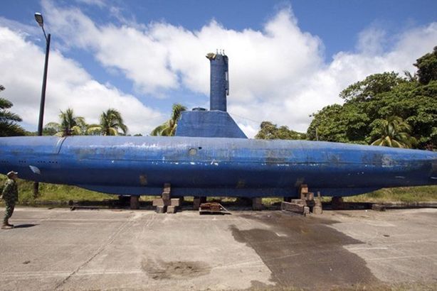 غواصة مصنوعة يدويًا تنقل المخدرات