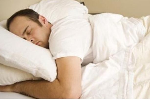 ما_ضرر_النوم_على_البطن