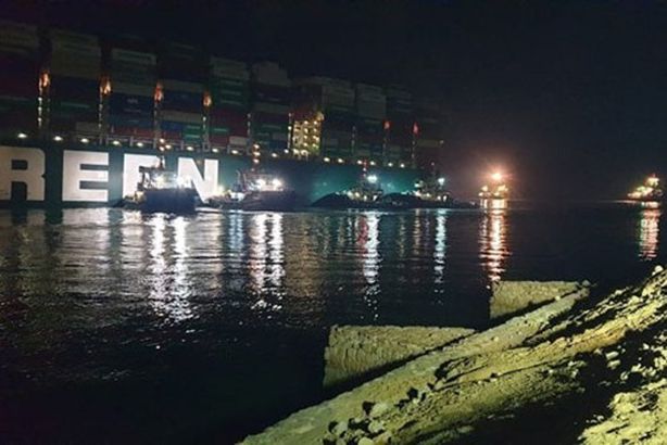 سفينة قناة السويس