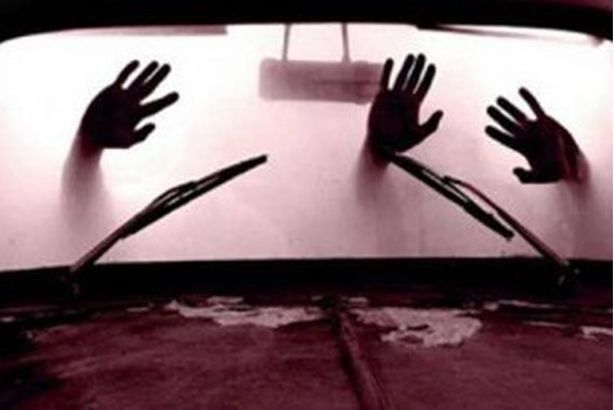 زوجة مع عشيقها داخل السيارة