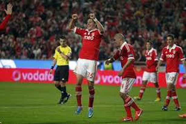 بنفيكا يحافظ على القمة البرتغالية بثلاثية برازيلية