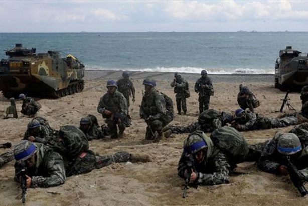 كوريا الجنوبية تلاحق الجنود المثليين بالجيش