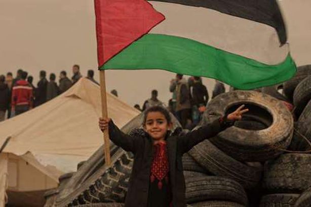 بالصور.. أبرز المشاهد من مسيرة العودة الكبري_ جمعة الكاوتشوك_ في فلسطين