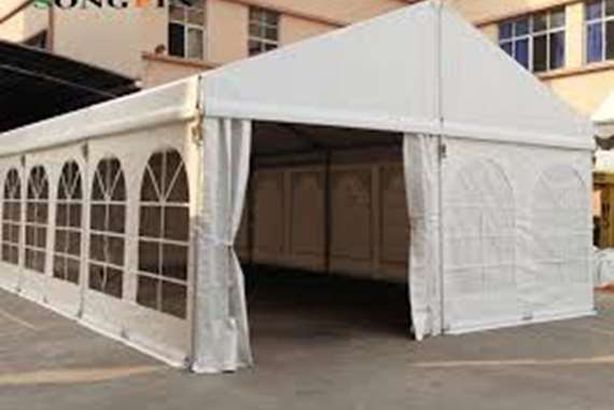 مخرج سينمائي يتحدى الحظر.. ويقيم حفل زفافه داخل جراج