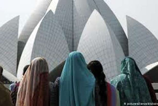 هذا ما تفعله طائفة البهائية لمواجهة كورونا بدولة عربية