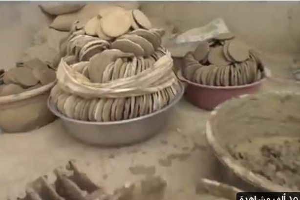 ليست نكتة.. خبز من التراب طعام السكان في هذه الدولة