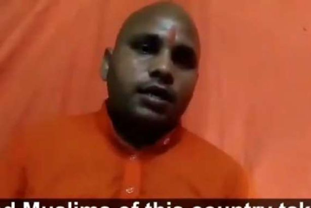 متطرف هندوسي يتهم المسلمين بنشر كورونا .. ويطالب بإبادة جماعية