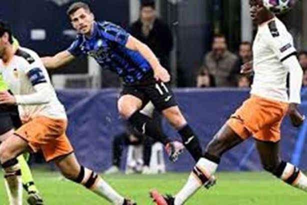 لقاء بين فريق فالنسيا الإسباني وأتلانتا الإيطالي