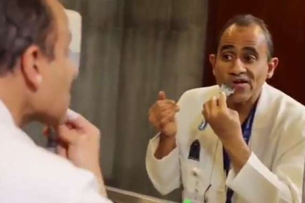 طبيب سعودي: يجب حلق اللحية لمواجهة كورونا