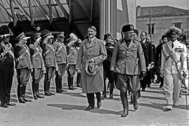 الزعيم النازي أدولف هتلر