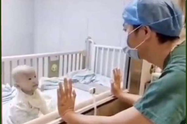 طفل مصاب بكورونا - أرشيفية