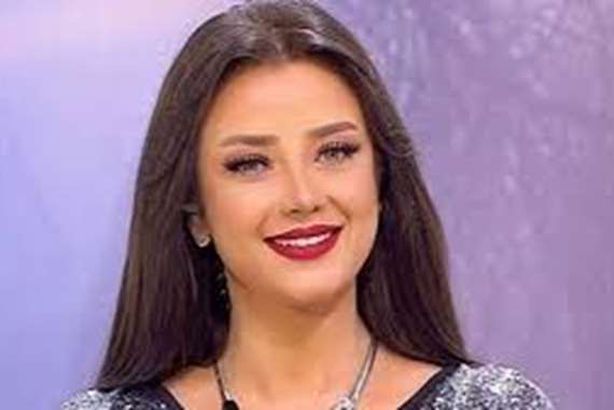 الإعلامية رضوي الشربيني
