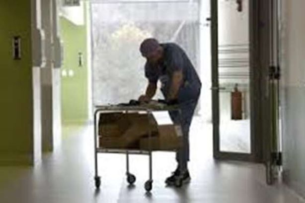 مسشفى يمنع إدخال مرضى كورونا المسنين العناية المركزة