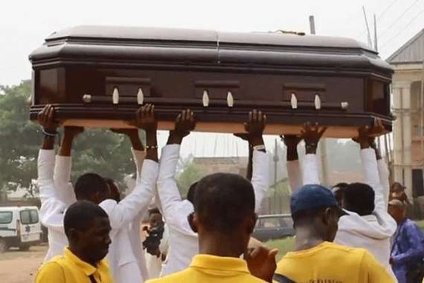 مؤثر.. حفلات زفاف لتشييع الموتى