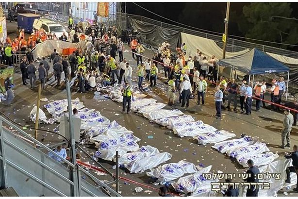 عشرات القتلى والجرحى في انهيار خلال احتفال ديني بإسرائيل
