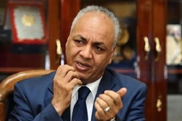 قوات أمنية تتوجه إلى منزل «مصطفى بكرى»