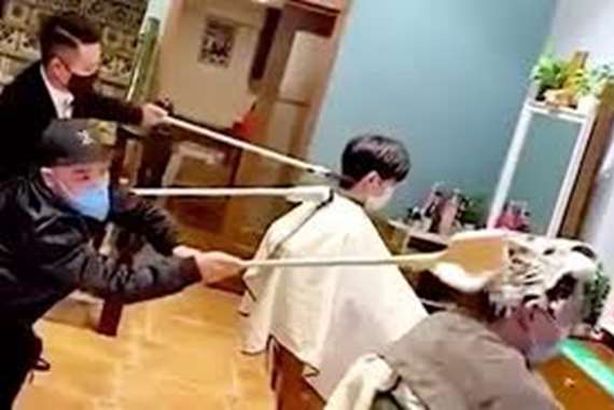 عالم فيروسات يكشف مفاجأة عن علاقة كورونا بالشعر