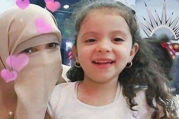 طبيبة الشرقية وطفلتها