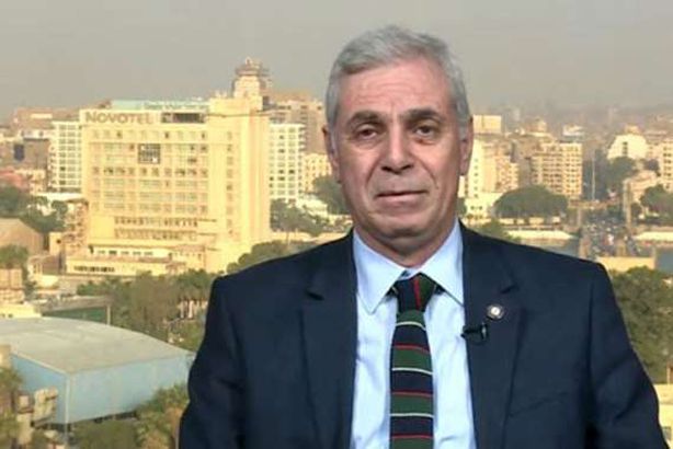 الدكتور أيمن السيد سالم رئيس قسم أمراض الصدر بطب قصر العيني