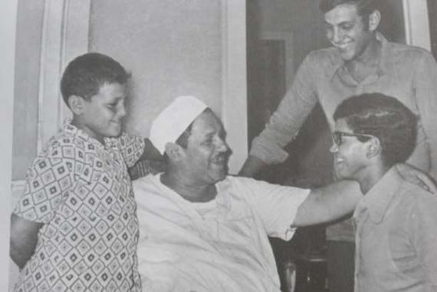 «البنا».. بدأ حياته بطلا للمصارعة.. وأهداه عبد الناصر طبقا من فضة