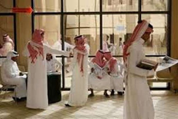 قرار مفاجيء بدولة خليجية .. هذا ما حدث لحاملي رسالة الدكتوراة
