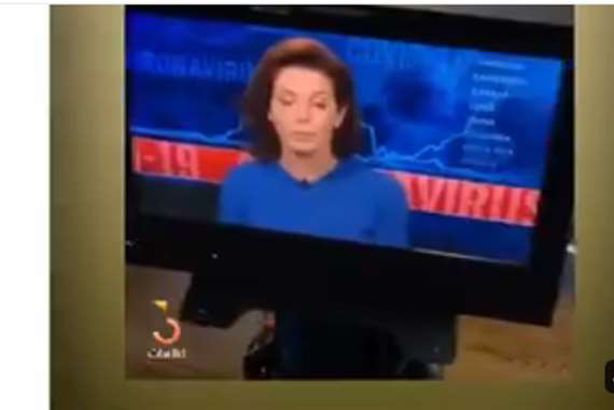 مذيعة شهيرة تقدم نشرة الأخبار من منزلها.. هذا ما فعلها طفلها