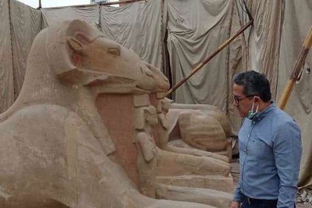 وزير السياحة