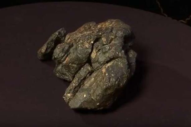 نيازك قمرية