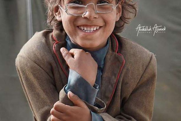 المحظوظ.. نظارة لطفل يمني في مزاد بـ 2.5  مليون ريال