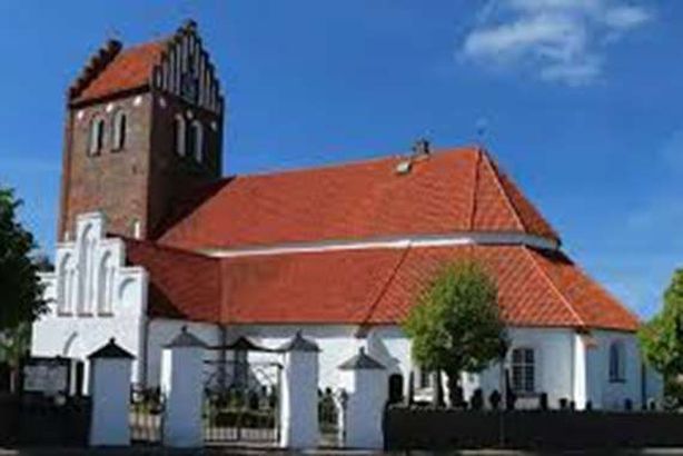 كنيسة فتحت أبوابها لأداء آخر جمعة في رمضان