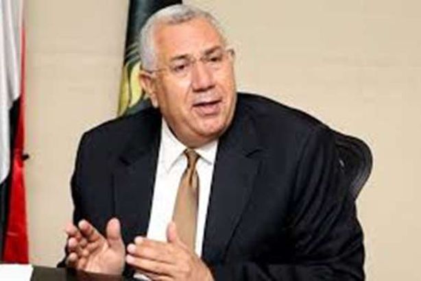 وزير الزراعة واستصلاح الأراضي السيد القصير